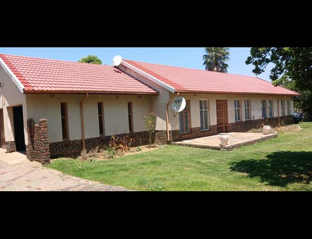 3 BEDROOM HOUSE FOR SALE IN BIRCHLEIGH NORTH